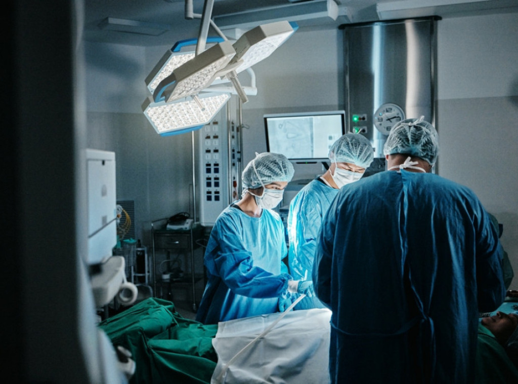 Kineski hirurzi prvi put uspešno transplantirali svinjsko plućno krilo kod čoveka