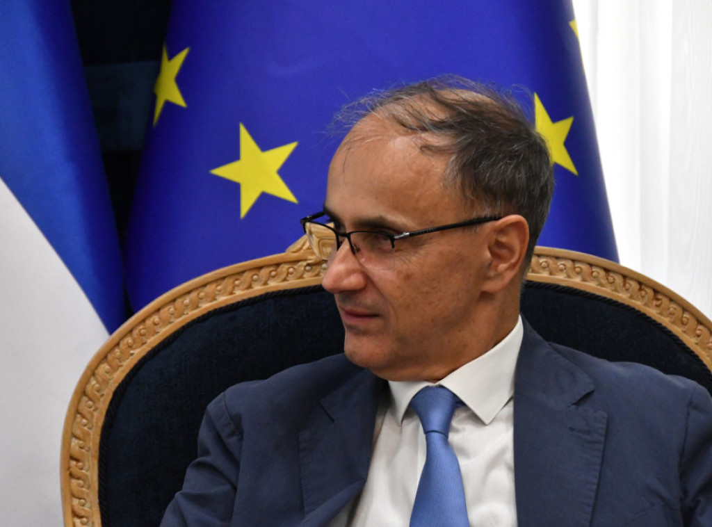 Premijer Macut osudio napad na pripadnike MUP u Novom Sadu, pozvao sve na uzdržanost i dijalog