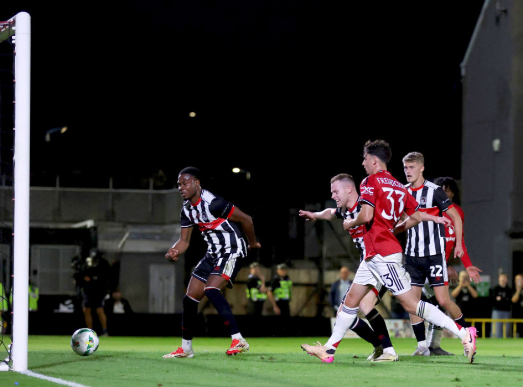 Četvoroligaš Grimzbi eliminisao Mančester junajted u drugom kolu Liga kupa