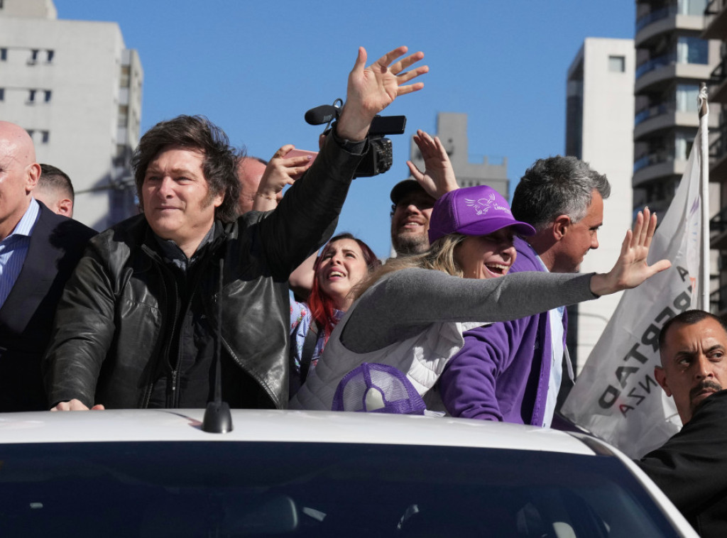 Predsednik Argentine Havijer Milej napadnut kamenicama tokom predizborne kampanje