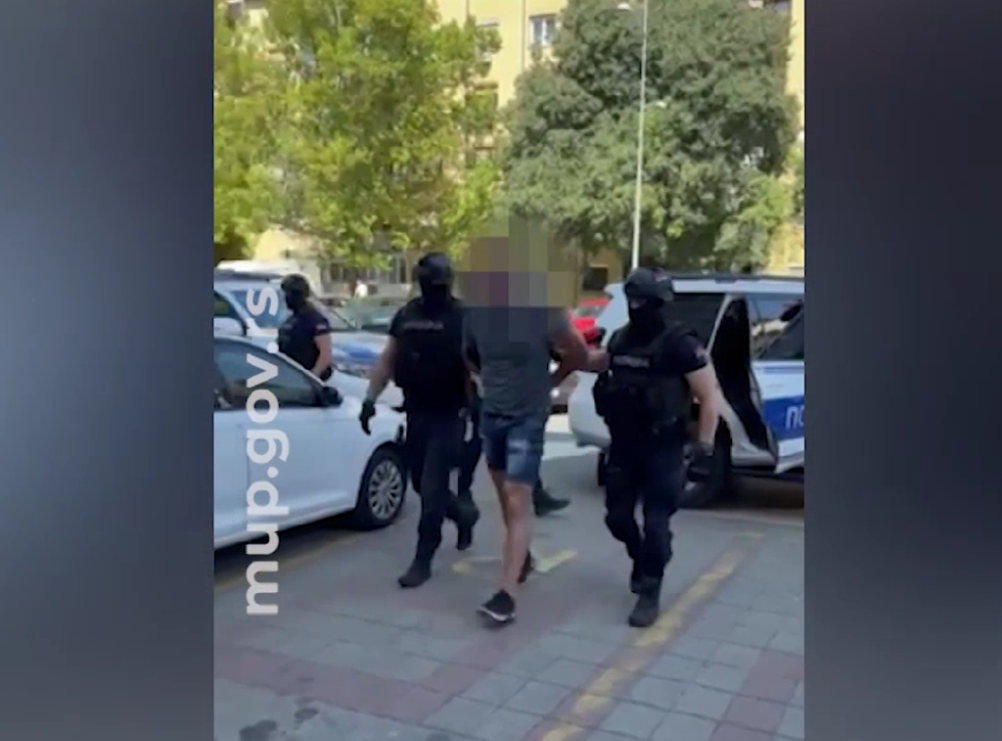 Uhapšen Miša Bačulov zbog sumnje da je predvodio napad na policiju u Novom Sadu