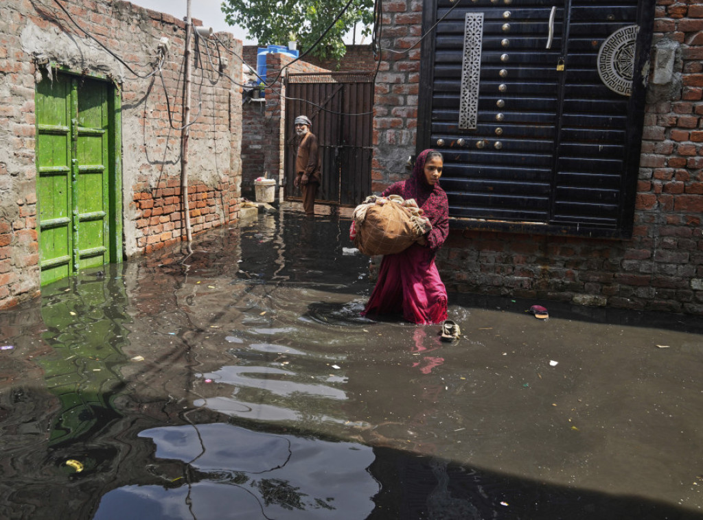 Pakistan: Poplave pogodile 1,2 miliona ljudi i raselile skoro 250.000 na istoku