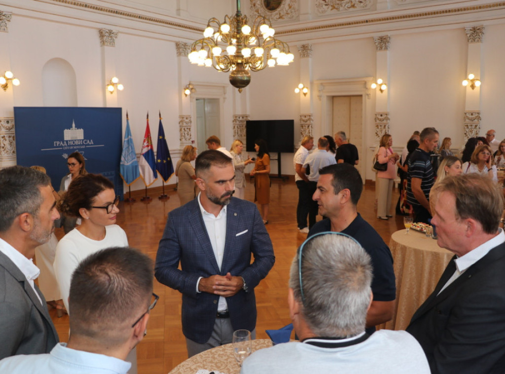 Mićin direktorima novosadskih škola poželeo uspešan početak nove školske godine