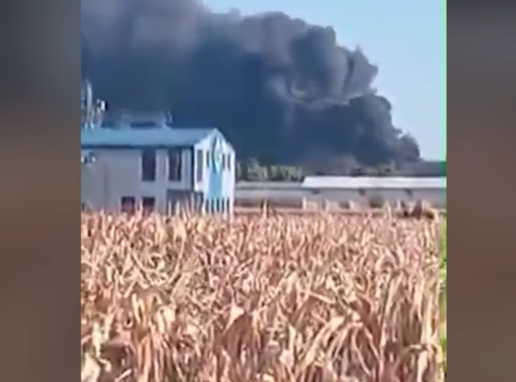 Gori hala u Adi, vatrogasci na licu mesta