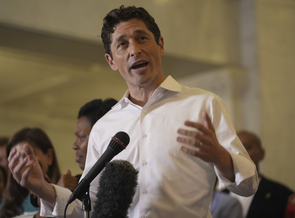 Gradonačelnik Mineapolisa pozvao na zabranu oružja nakon pucnjave u školi