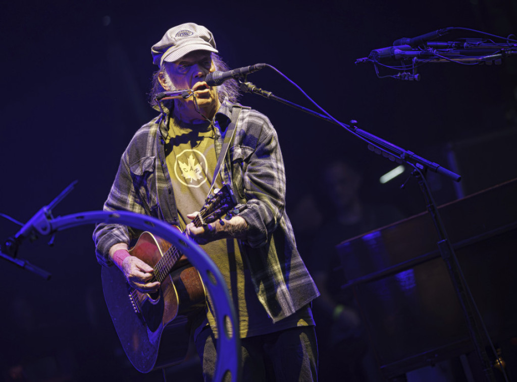 Nil Jang objavio pesmu o Donaldu Trampu pod nazivom "Veliki zločin"