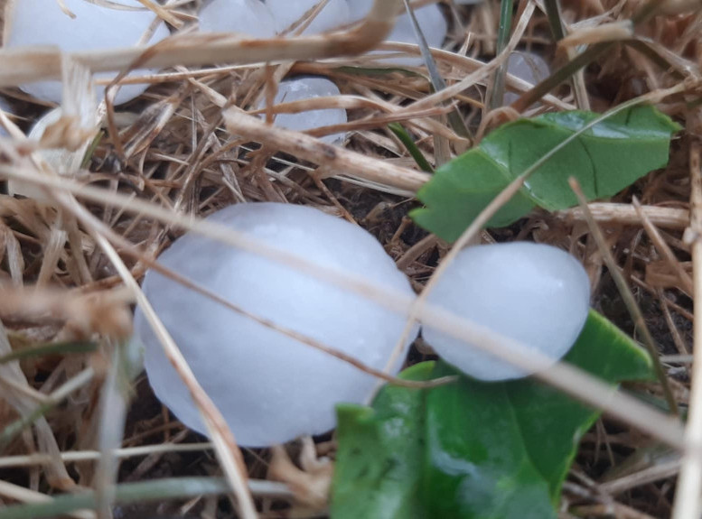 Snažno nevreme sa gradom na Krku stvorilo utisak snežne zime