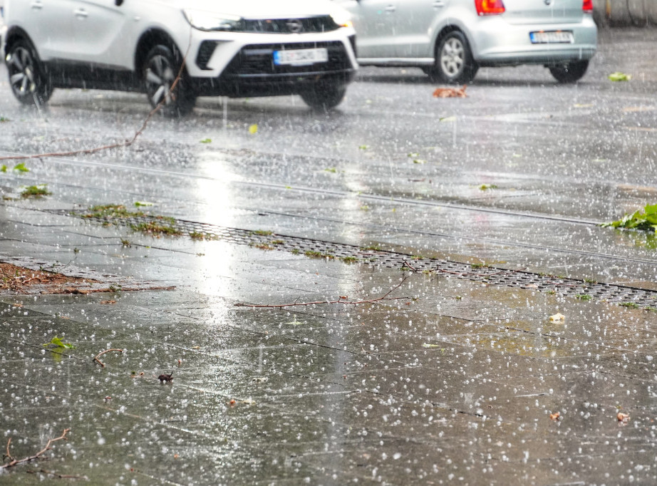 Nevreme u BiH, na mnogim putevima izmene saobraćaja, vozačima se savetuje oprez