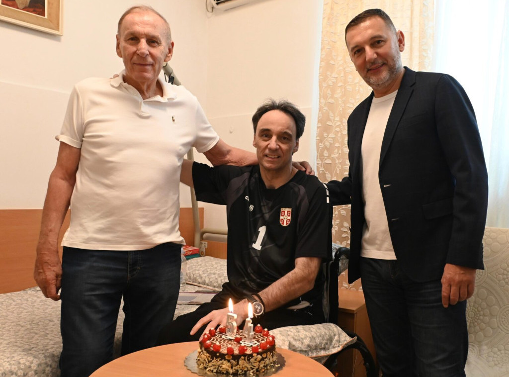 Dragan Džajić i Branko Radujko posetili nekadašnjeg golmana Zvonka Milojevića