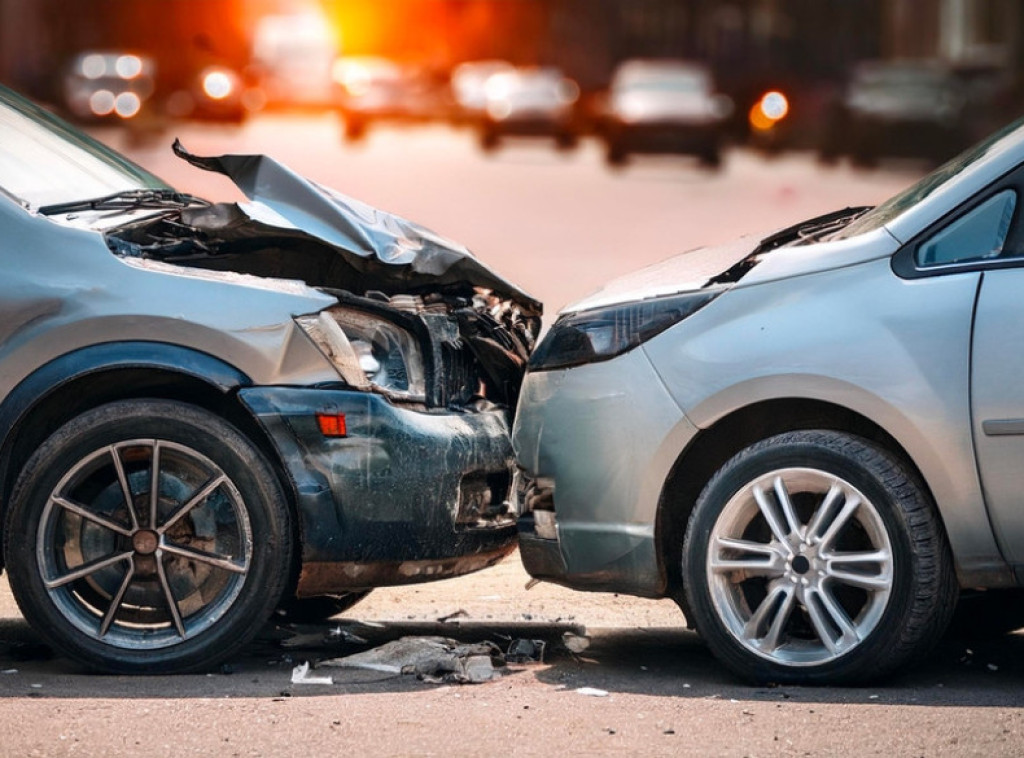 Lančani sudar kod Geneksa, učestvovalo vozile Hitne pomoći, nema povređenih