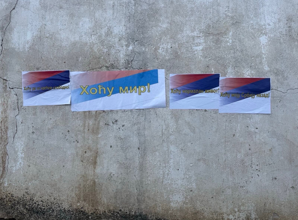 U srpskim sredinama na KiM plakati u bojama srpske zastave