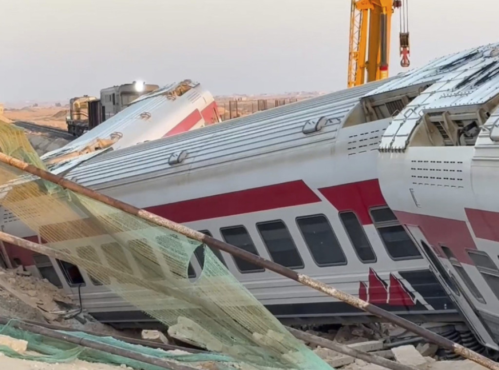 Troje poginulo, povređeno skoro stotinu ljudi u iskliznuću voza u Egiptu