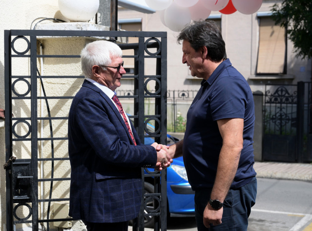 Bratislav Gašić prisustvovao otvaranju letnje bašte Udruženja penzionera Grada Kruševca