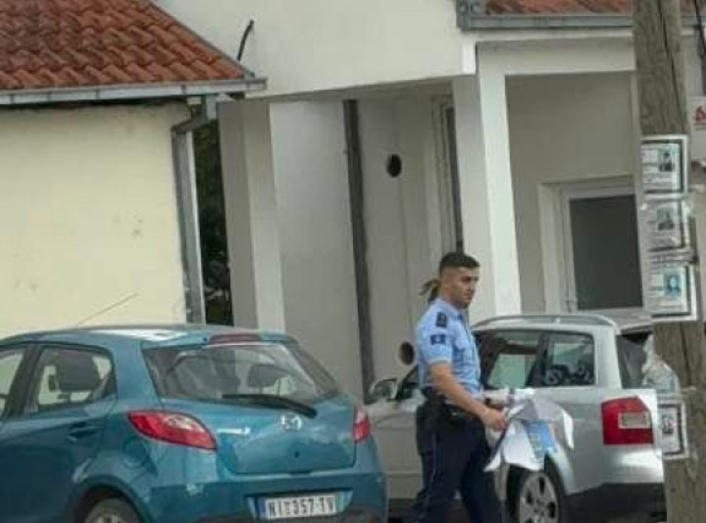 Pripadnici tzv. kosovske policije cepali plakate sa srpskom trobojkom u Kosovskom Pomoravlju