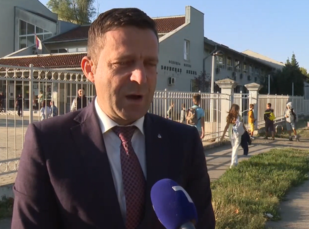 ABS: Roditelji da prve školske dane put do škole i nazad pređu sa decom peške