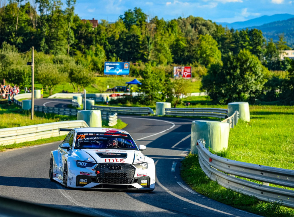 Srpski automobilista Milovan Vesnić zauzeo drugo mesto na trci u Sloveniji