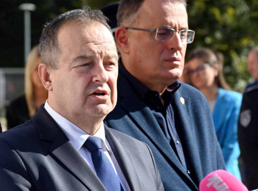 Dačić: O bezbednosti dece u školama brine 1.900 policajaca