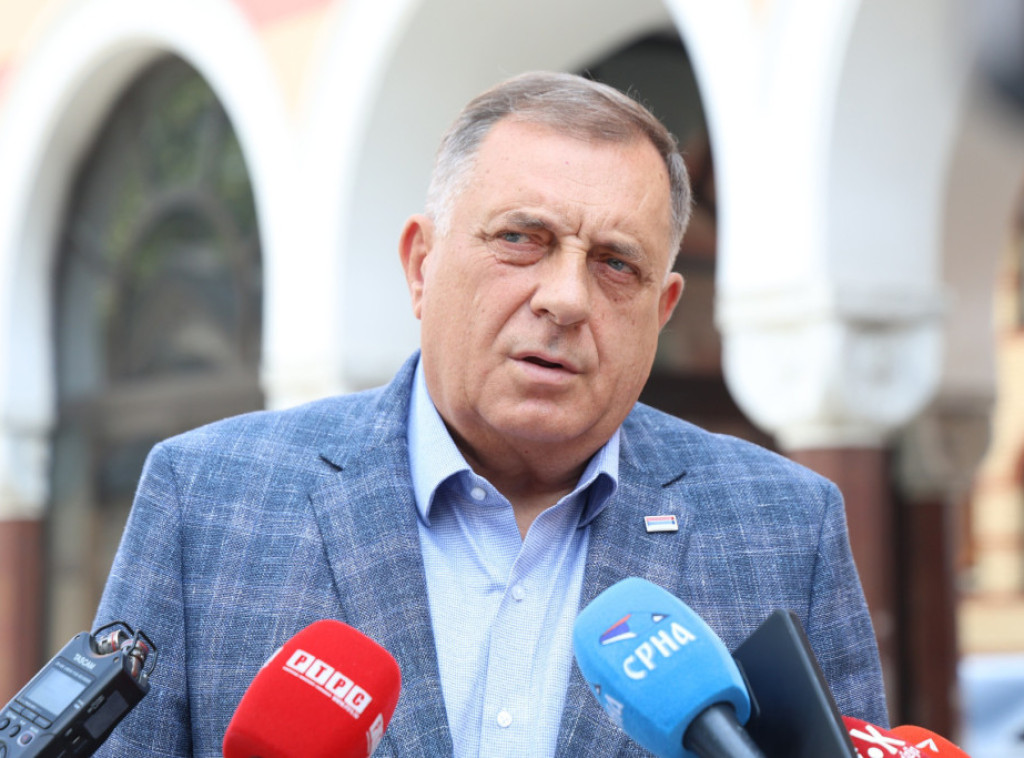 Dodik na svečanosti u OŠ "Sveti Sava: na Laušu