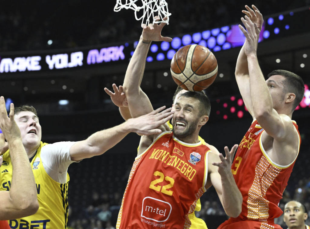 Košarkaši Crne Gore pobedili Švedsku na Evropskom prvenstvu