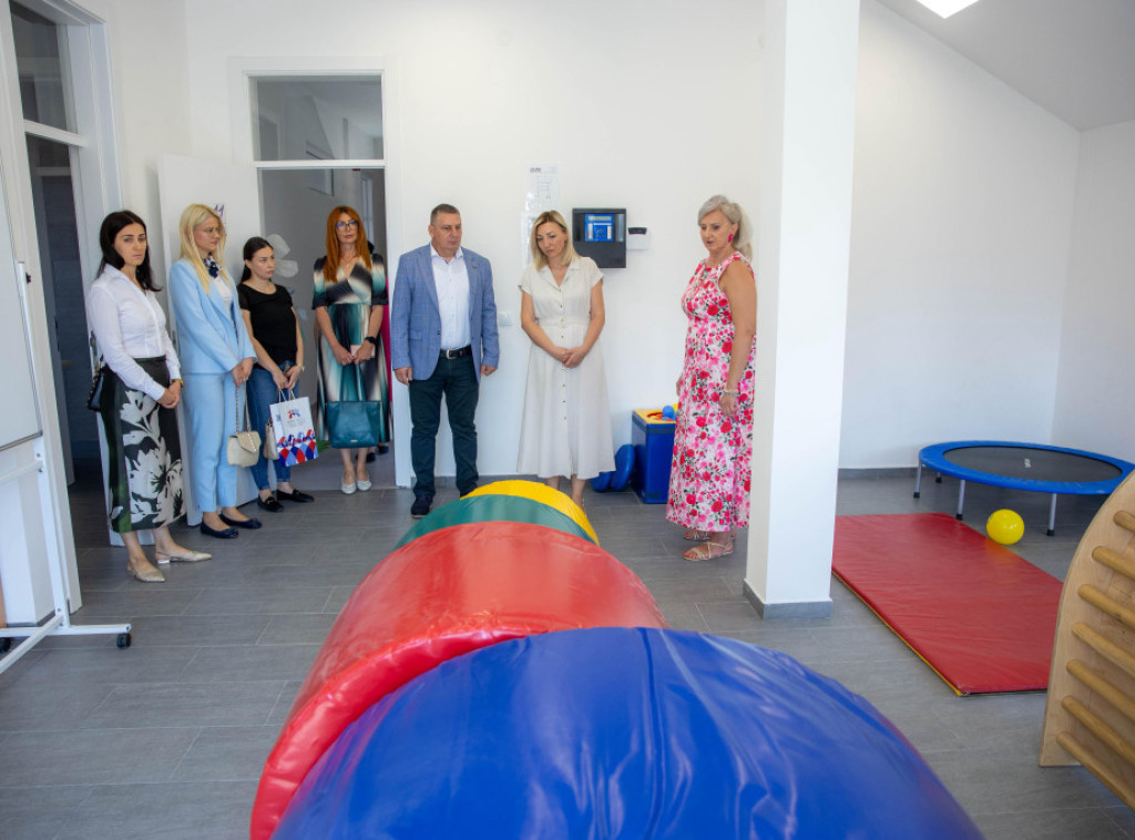 Tatjana Macura posetila školu "9. maj"  u Zrenjaninu i istakla važnost inkluzivnog obrazovanja