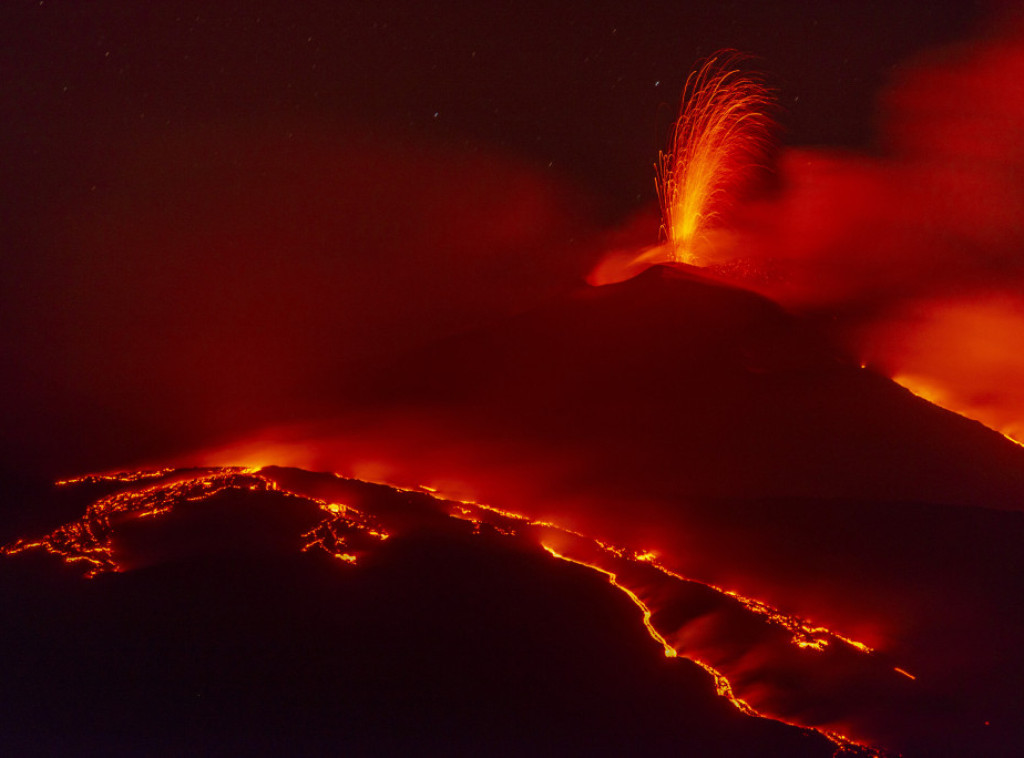 Zbog novih erupcija Etne organizovane stalne patrole spasilačkih ekipa