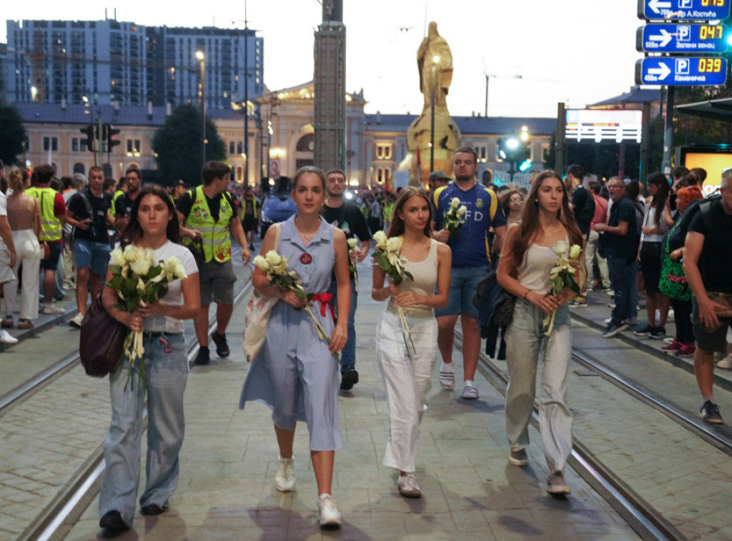U Beogradu i Novom Sadu počela šetnja srednjoškolaca povodom 10 meseci od pada nadstrešnice