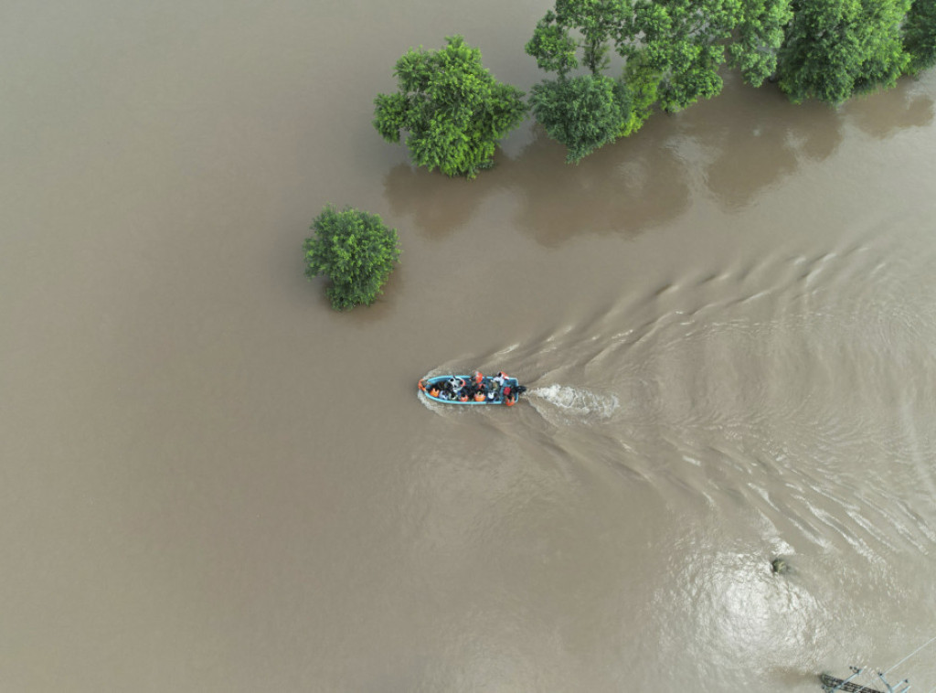 Japan pogodile obilne kiše, stali vozovi, proglašena opasnost od poplava i klizišta