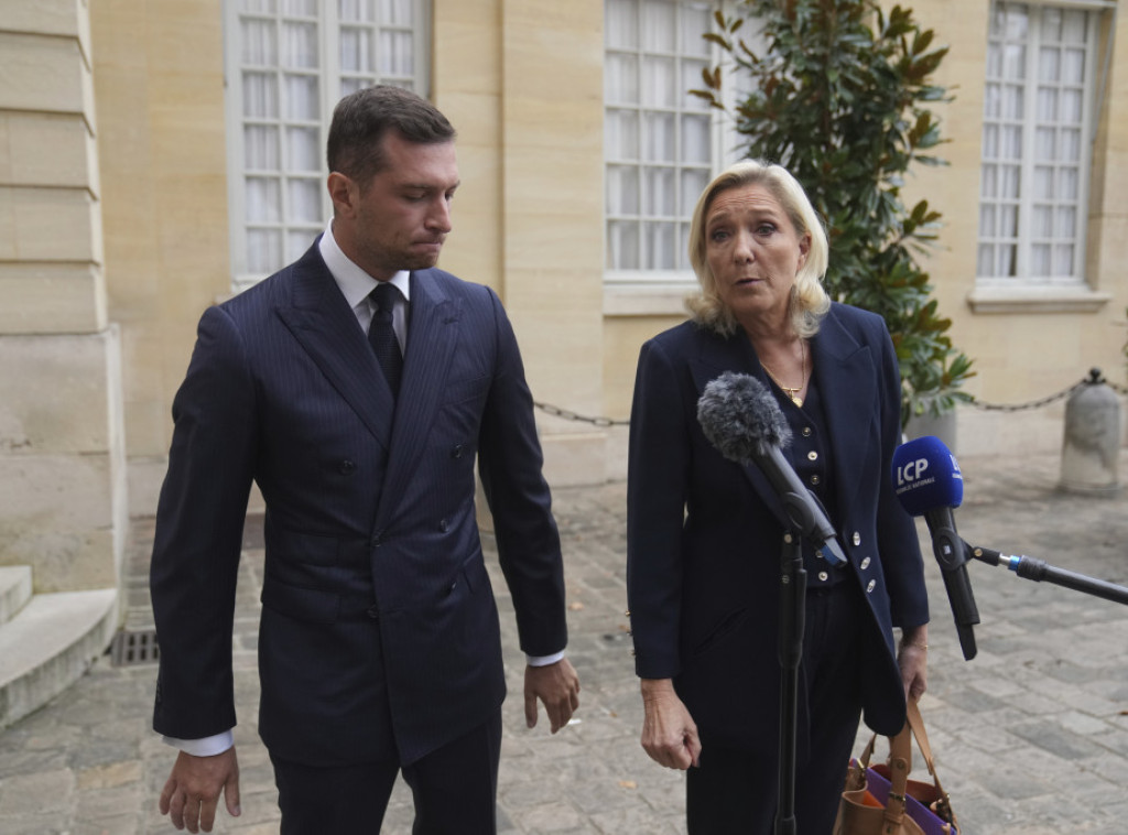 Francuska: Stranka Nacionalno okupljanje pozvala Makrona da raspiše prevremene izbore