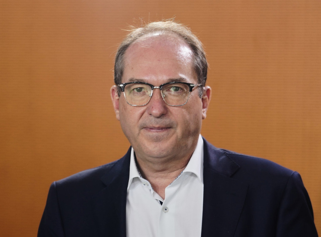 Dobrint: Broj zahteva za azil u Nemačkoj smanjen za više od polovine