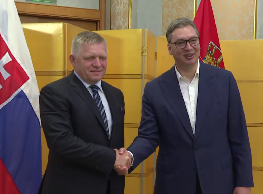 Vucic meets with Fico in Beijing