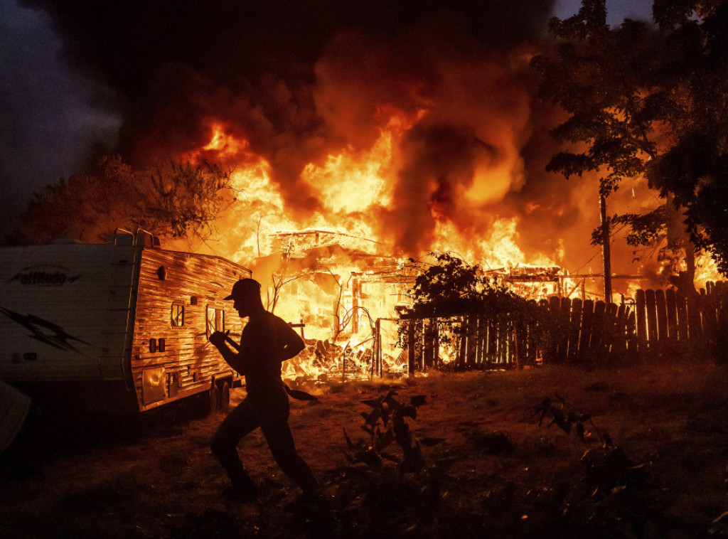 Šumski požar zahvatio istorijski kalifornijski grad rudara zlata