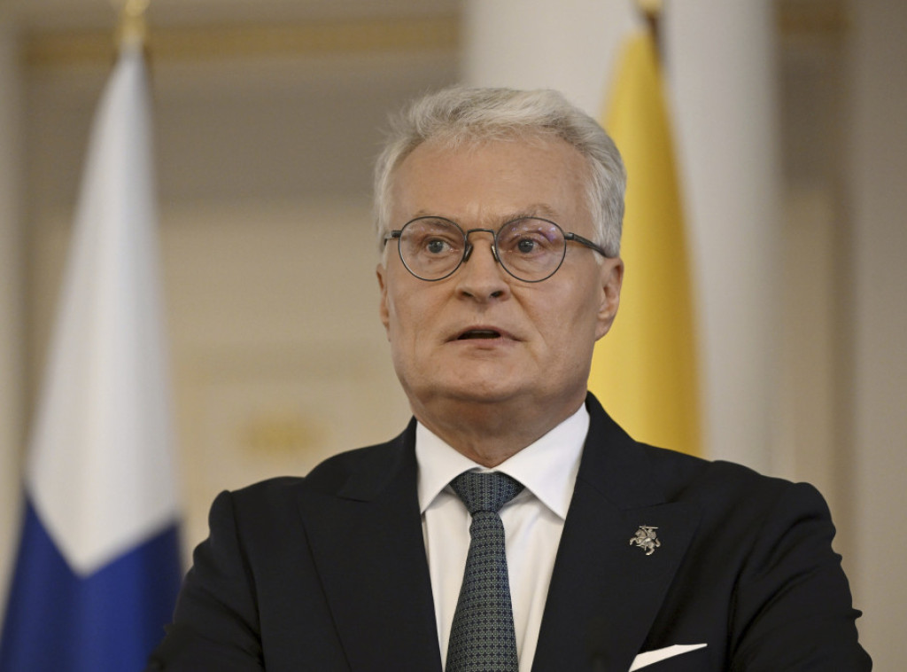 Avion litvanskog predsednika sleteo kasnije zbog drona kod aerodroma u Viljnusu