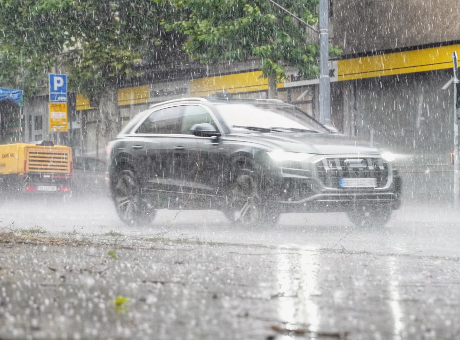 AMSS: Zbog kiše pogoršani uslovi za vožnju, bez zadržavanja za automobile na granici