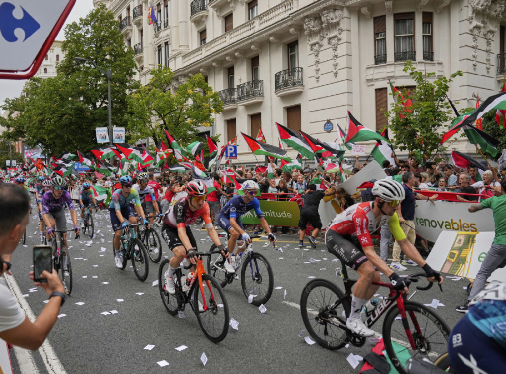 Izraelska diplomatkinja osudila transparente protiv Izraela tokom biciklističke trke