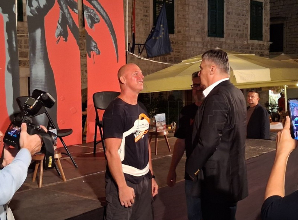 Šibenik: Milanović nenajavljeno na projekciji filma o Sutjesci na FALIŠ-u