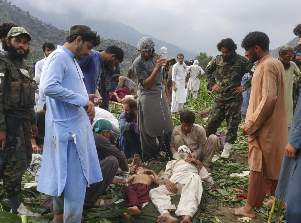 Dva snažna naknadna potresa pogodila Avganistan u razmaku od 12 sati