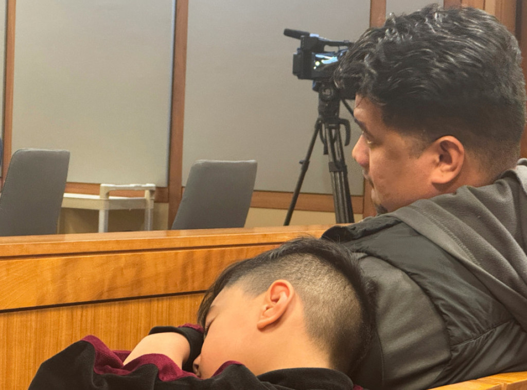 Deset stanovnika Aljaske negira optužbe za prekršaj u vezi sa statusom državljanstva