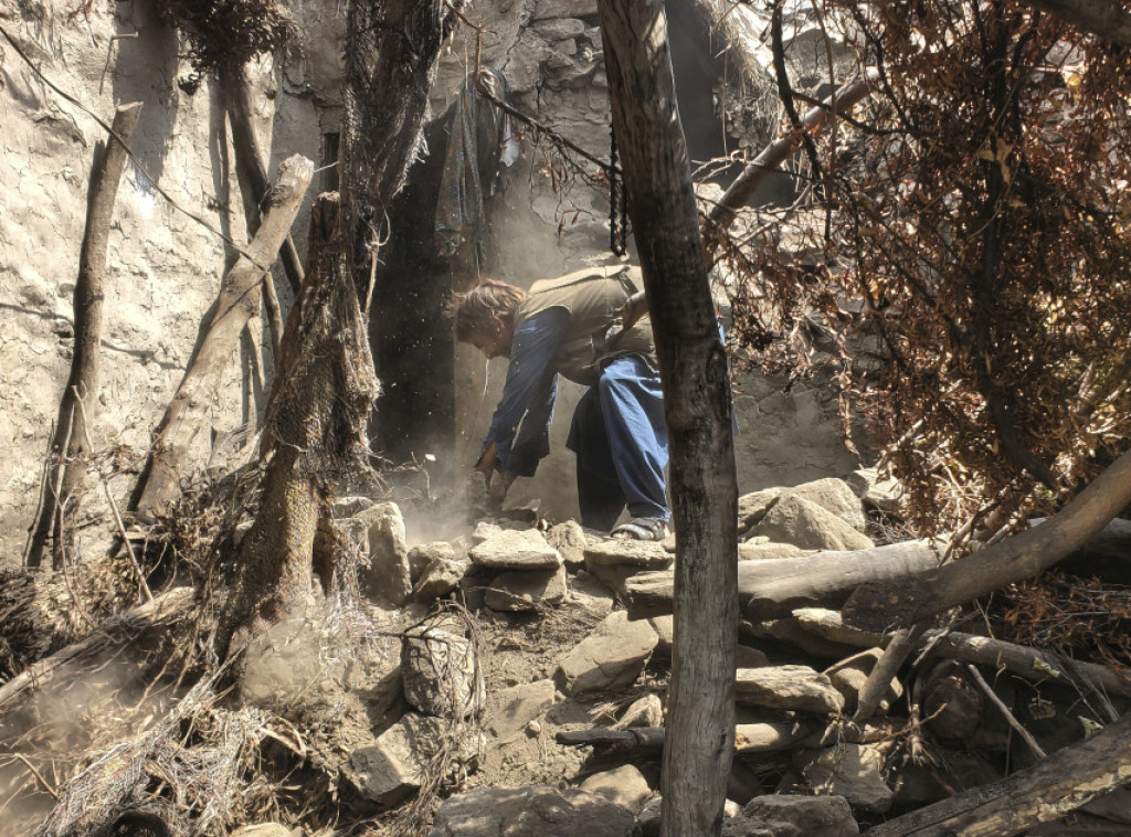 Singal: Spasioci ne uspevaju da dopru do ljudi zatrpanih pod ruševinama u Avganistanu