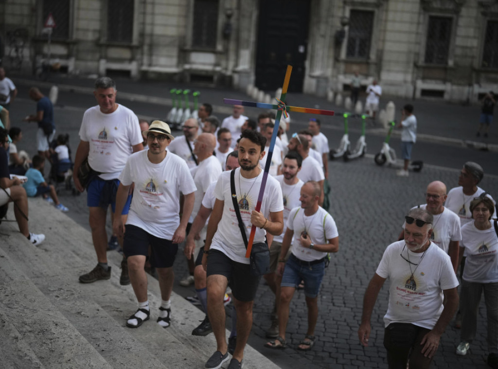Stotine LGBT+ katolika i njihovih porodica učestvovalo u hodočašću u Rimu