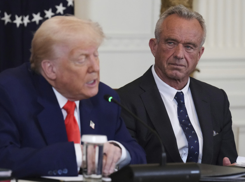 Tramp podržava Kenedija u vezi sa vakcinama uprkos zdravstvenim i političkim rizicima