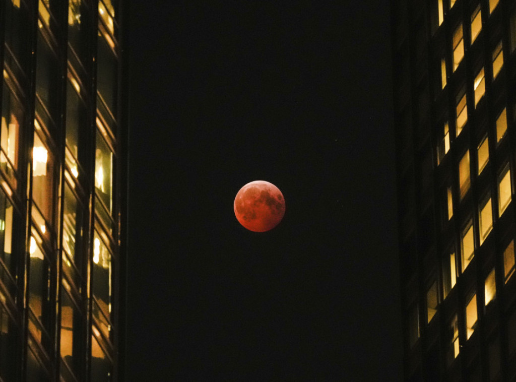 Večeras potpuno pomračenje Meseca, videće se i iz Srbije