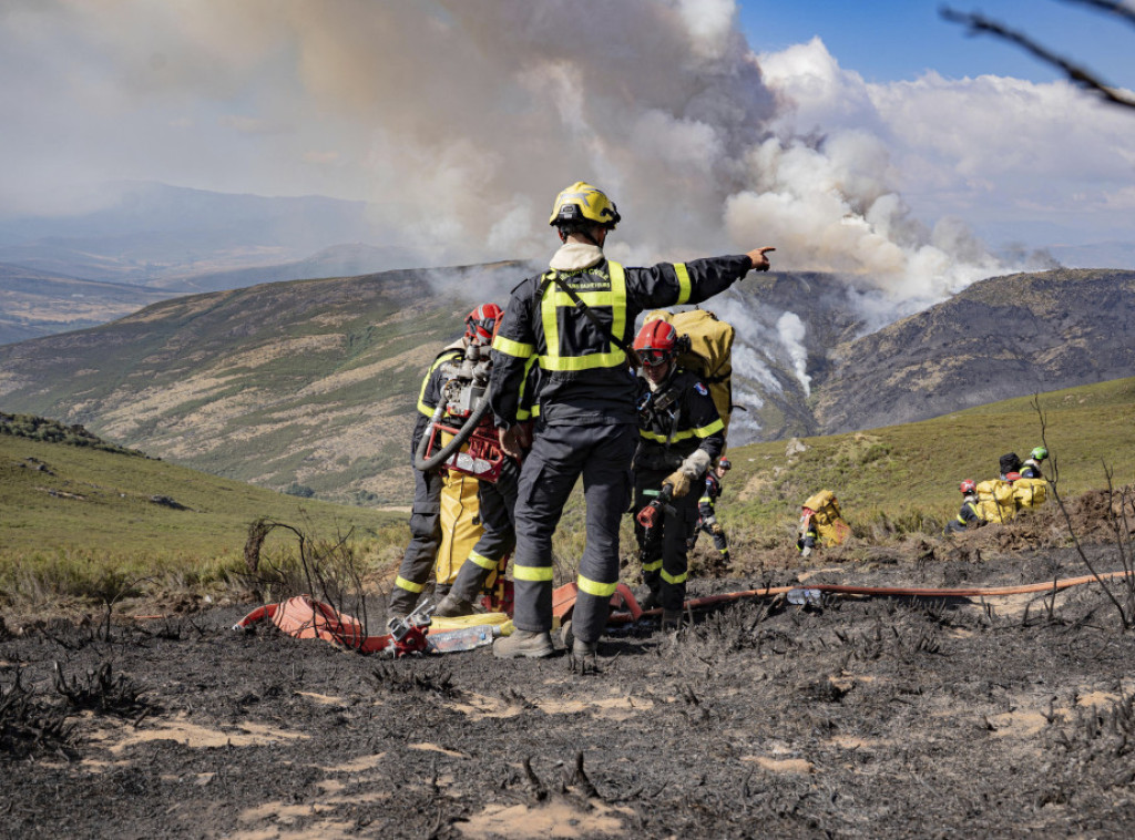 Požar kod Orensea u Španiji i dalje aktivan, u gašenju pomažu avioni i helikopteri