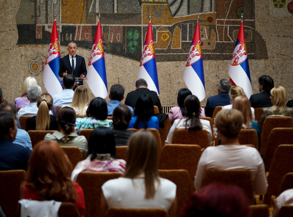 Vujić uručio sredstva od oportuniteta za 233 projekta