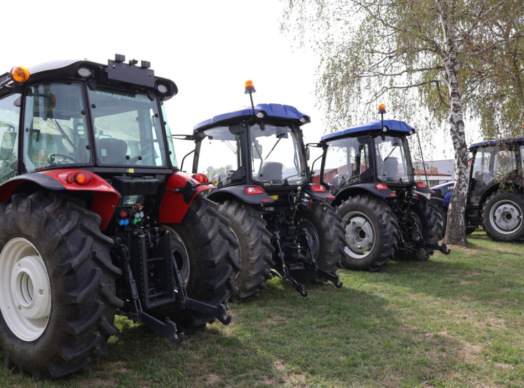 Čačak: Potpisani ugovori sa 250 poljoprivrednika za dobijanje podsticaja