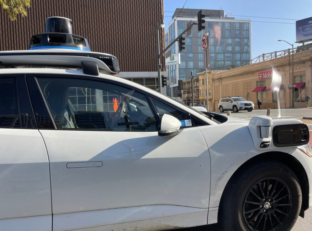 Uber i kineski startap Momenta će testirati robotaksije u Minhenu od 2026. godine