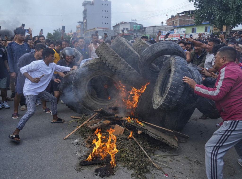 Nepal ukinuo zabranu društvenih mreža nakon protesta u kojima je poginulo 19 osoba