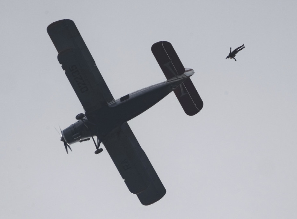 Srušio se laki avion AN-2 u Rusiji, poginuo pilot