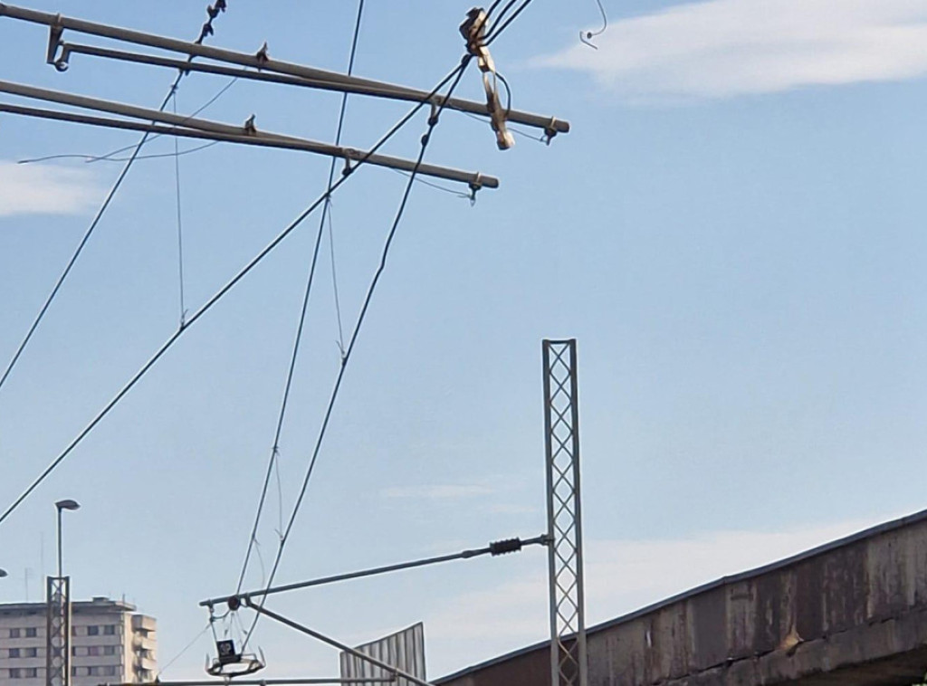 Oštećena kontaktna mreža, prekid saobraćaja na delu pruge u Pančevu