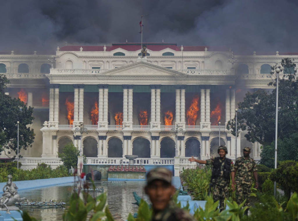 Zapaljena zgrada parlamenta Nepala, demonstranti upali u skupštinu