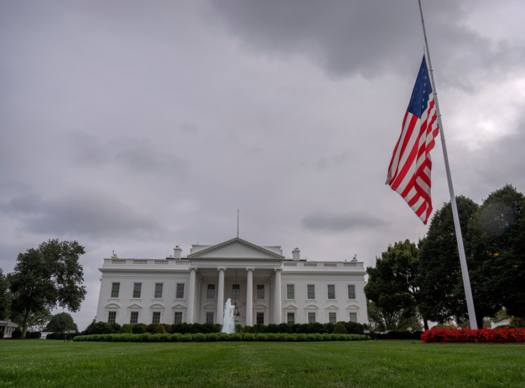 Tramp naredio da se zastave u SAD spuste na pola koplja u čast ubijenog Čarlija Kirka